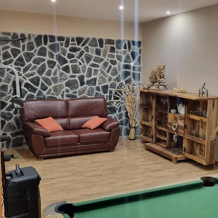 木屋 Rupicapra Mountain House *